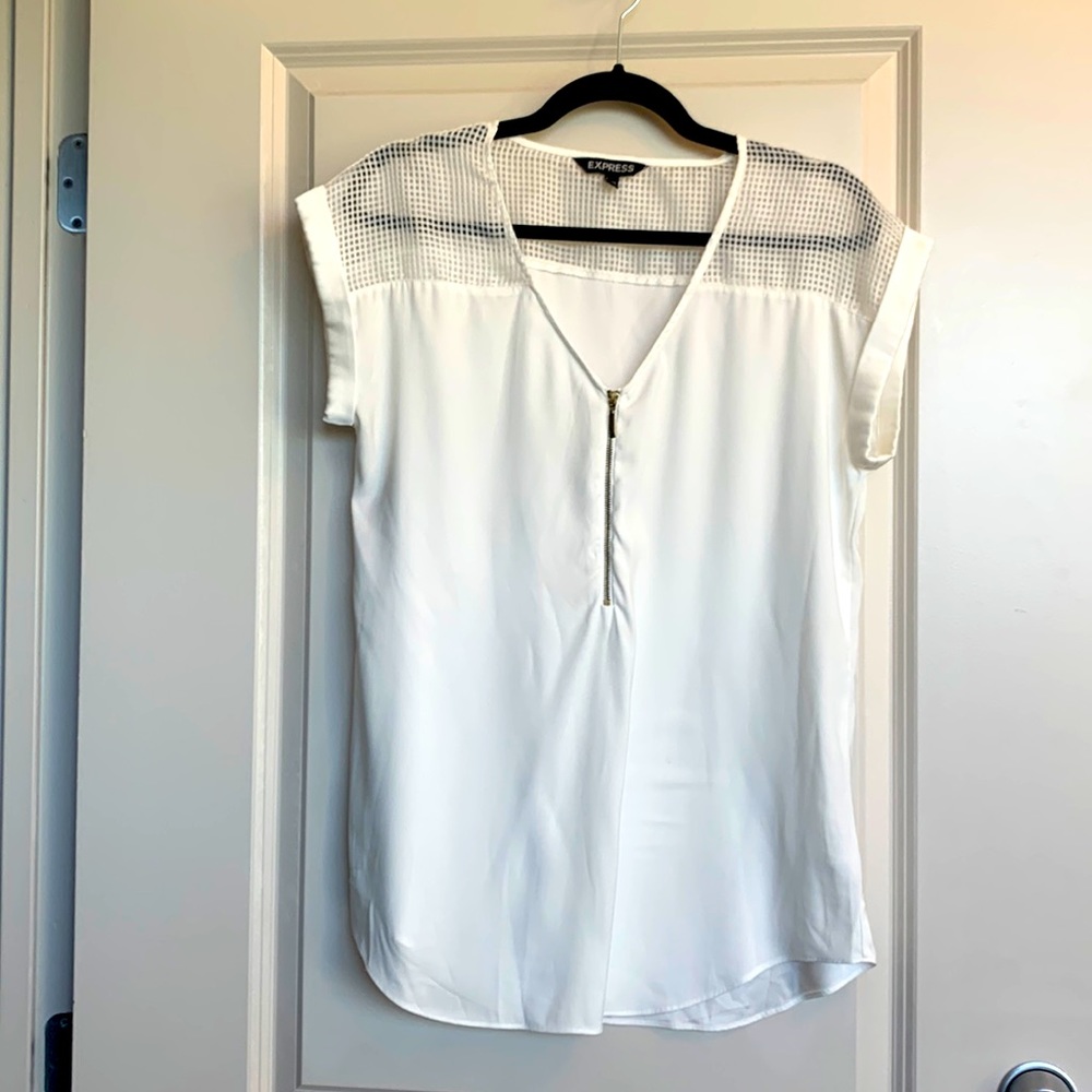 Express Zippered Gramercy V-Neck Short Sleeve Blouse in Swan/Cream White Size M
